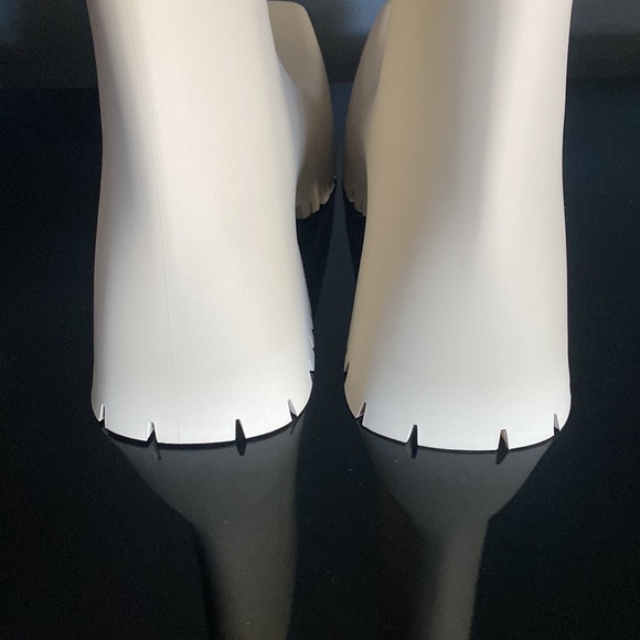 NWT BALENCIAGA BEIGE TROOPER RUBBER BOOTS- SUPER STYLISH 🔥 - Picture 11 of 14